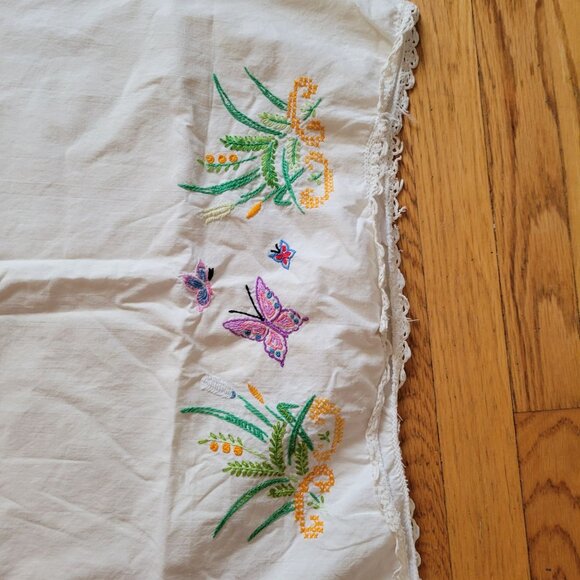 Vintage White Embroidered Pillowcase With Floral & Butterfly Design - Picture 2 of 3